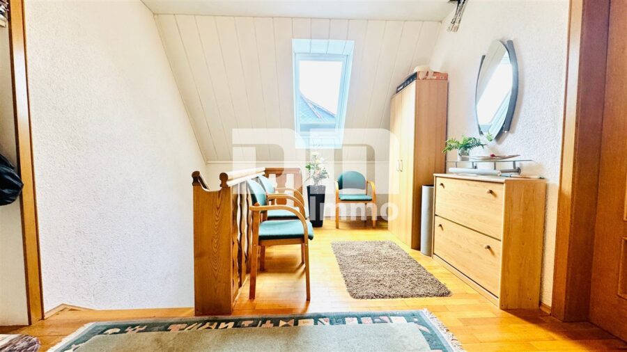(Re)serviert!!!Hochwertiges 1-2 Familienhaus mit Nebengebäude in begehrter Lage mit vielen Extras - OG / DG Flur / Diele / Treppenaufgang